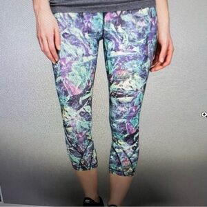 Lululemon Inspire Crop II All Full-On Luxtreme Capri Leggings - size 8